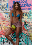 Two looks in one with the reversible Double Take. Unpadded for a natural finish and maximum versatility by the water.