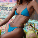 Two looks in one with the reversible Double Take. Unpadded for a natural finish and maximum versatility by the water.